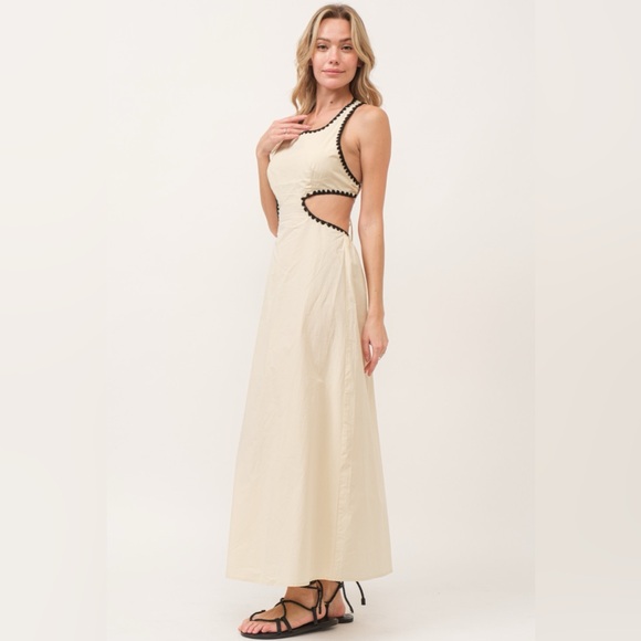 726. Alene Contrast Trim Cut Out Detail Maxi Dress in Ivory - Picture 3 of 7